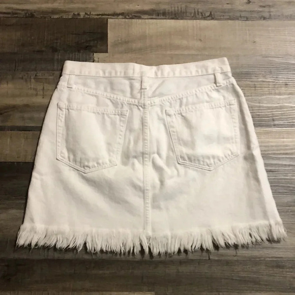 Frame Denim white denim skirt frayed hem Sz 29 VGUC - Picture 6 of 8